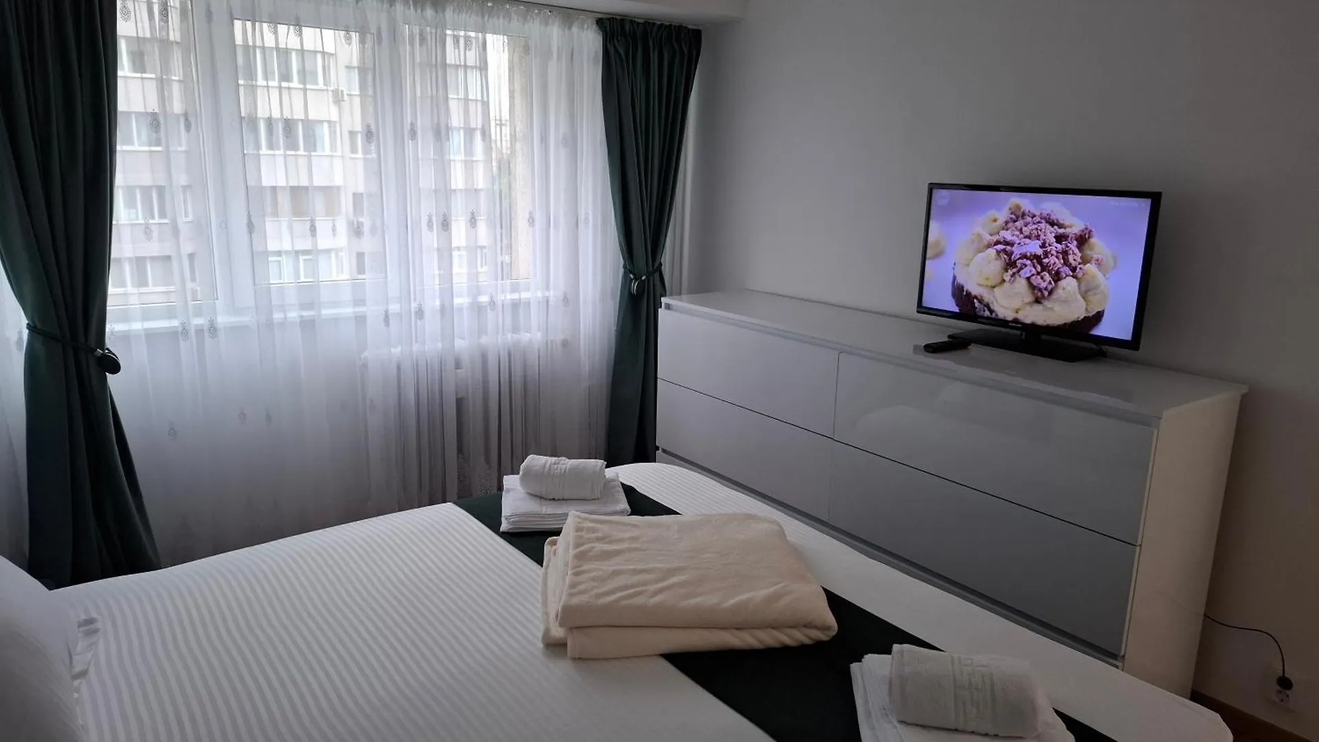 Apartment In Piata Victoriei, 3 Rooms, Modernized, Building With Elevator Bucareste
